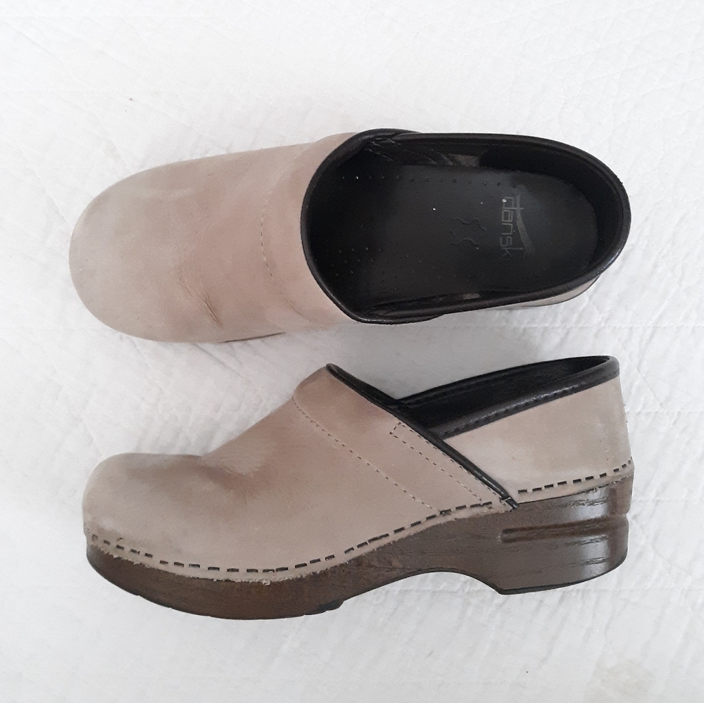 Dansko Milled Nubuck Tan Clogs size 37